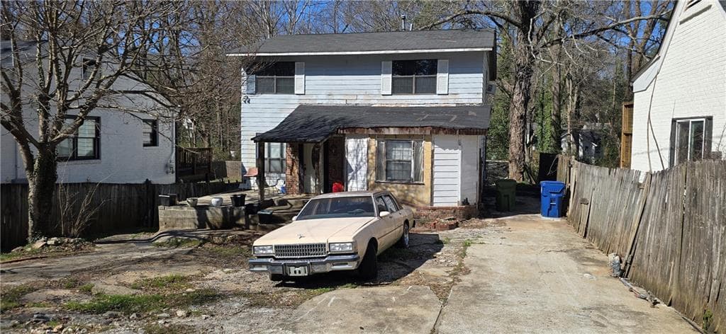 3 bedroom, 3 bathroom single family residence sold at 1679 Emerald Avenue, Atlanta, GA 30310