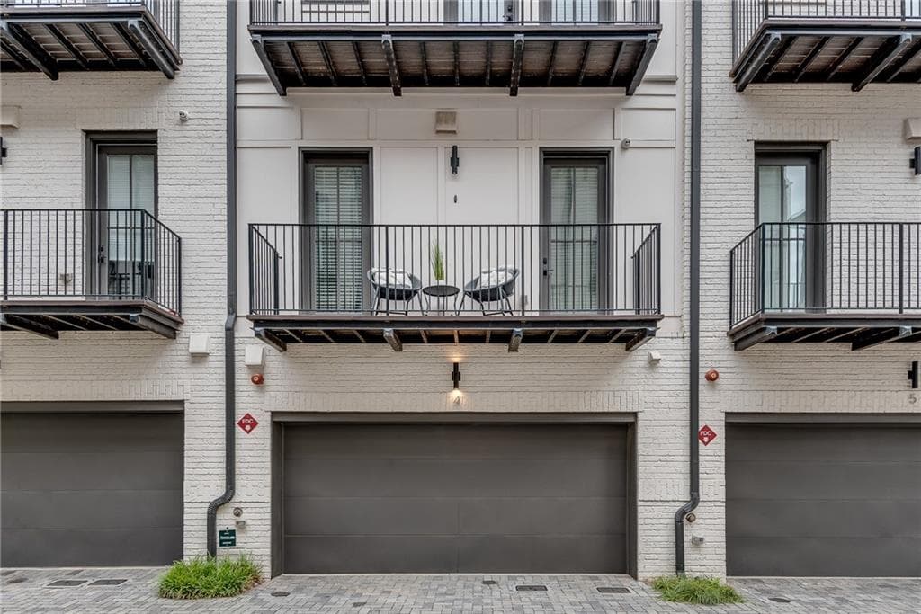 3 bedroom, 4 bathroom townhouse sold at 574 Boulevard Place 4, Atlanta, GA 30308
