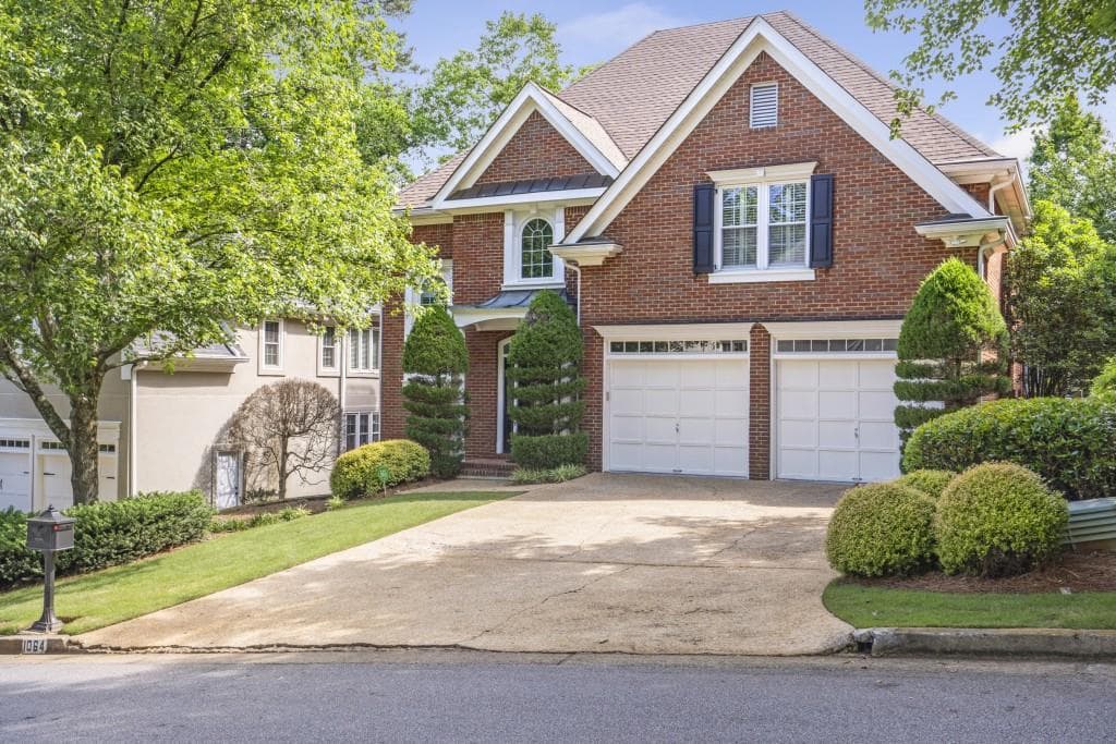 3 bedroom, 3 bathroom single family residence sold at 1064 Saint James Crossing, Brookhaven, GA 30319