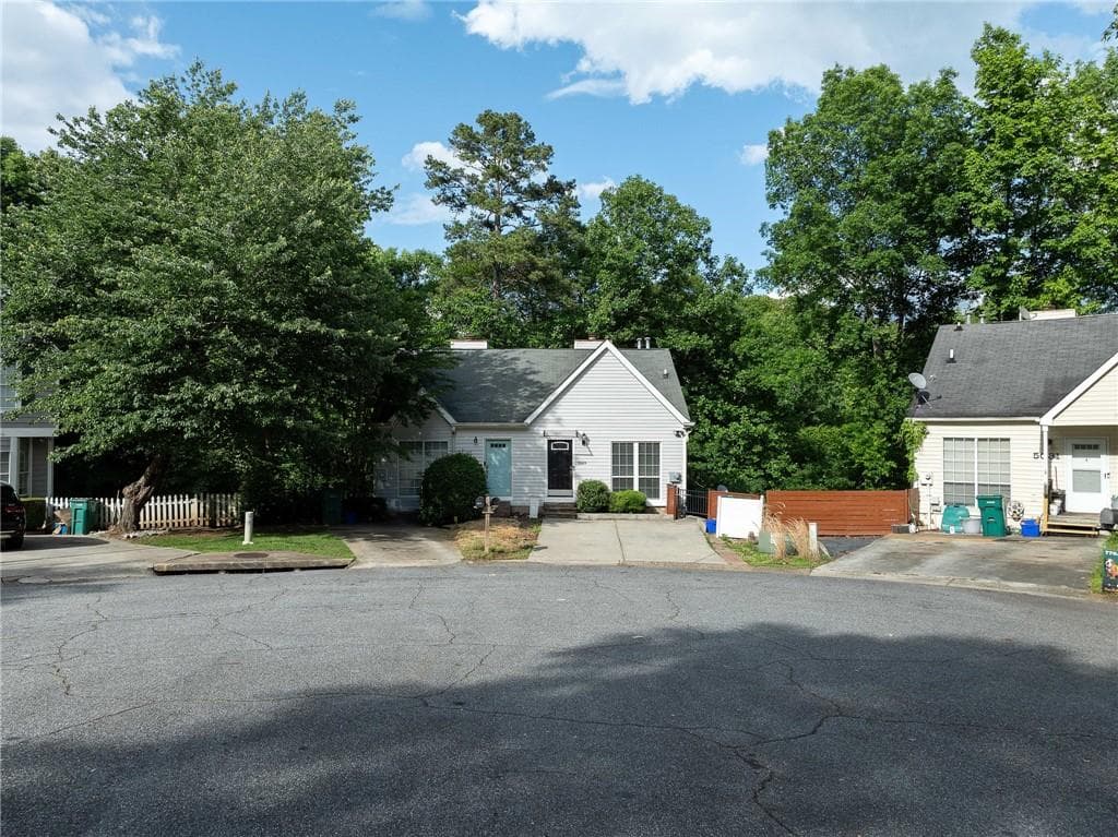 2 bedroom, 2 bathroom townhouse sold at 5029 David Place, Smyrna, GA 30082