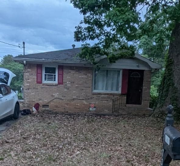3 bedroom, 1 bathroom, 950 sq ft single family residence sold at 735 S Grand Avenue, Atlanta, GA 30318