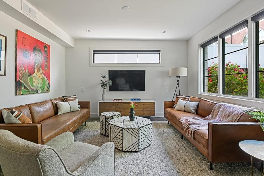 2 bedroom, 2 bathroom, 1,400 sq ft apartment for rent at 634 Bonaventure Avenue 3, Atlanta, GA 30306 for $3,700 a month — photo 1 of 41