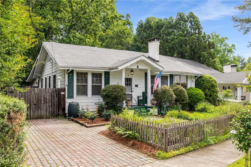 2 bedroom, 2 bathroom, 1,422 sq ft single family residence sold at 4 Arc Way, Atlanta, GA 30305