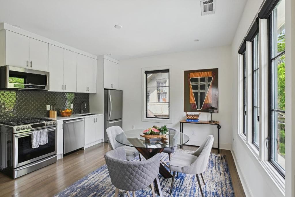 2 bedroom, 3 bathroom, 1,300 sq ft apartment for rent at 634 Bonaventure Avenue 2, Atlanta, GA 30306 for $3,700 a month — photo 2