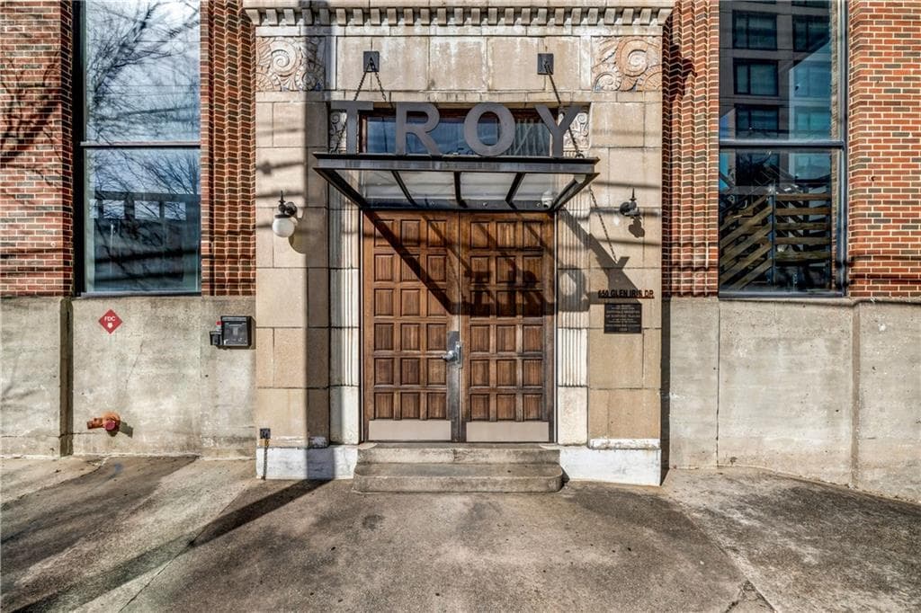 1 bedroom, 1 bathroom, 944 sq ft condominium sold at 650 Glen Iris Drive 27, Atlanta, GA 30308