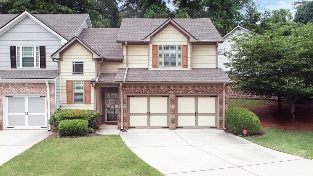3 bedroom, 3 bathroom, 2,370 sq ft townhouse sold at 989 Brownstone Lane 16, Marietta, GA 30008