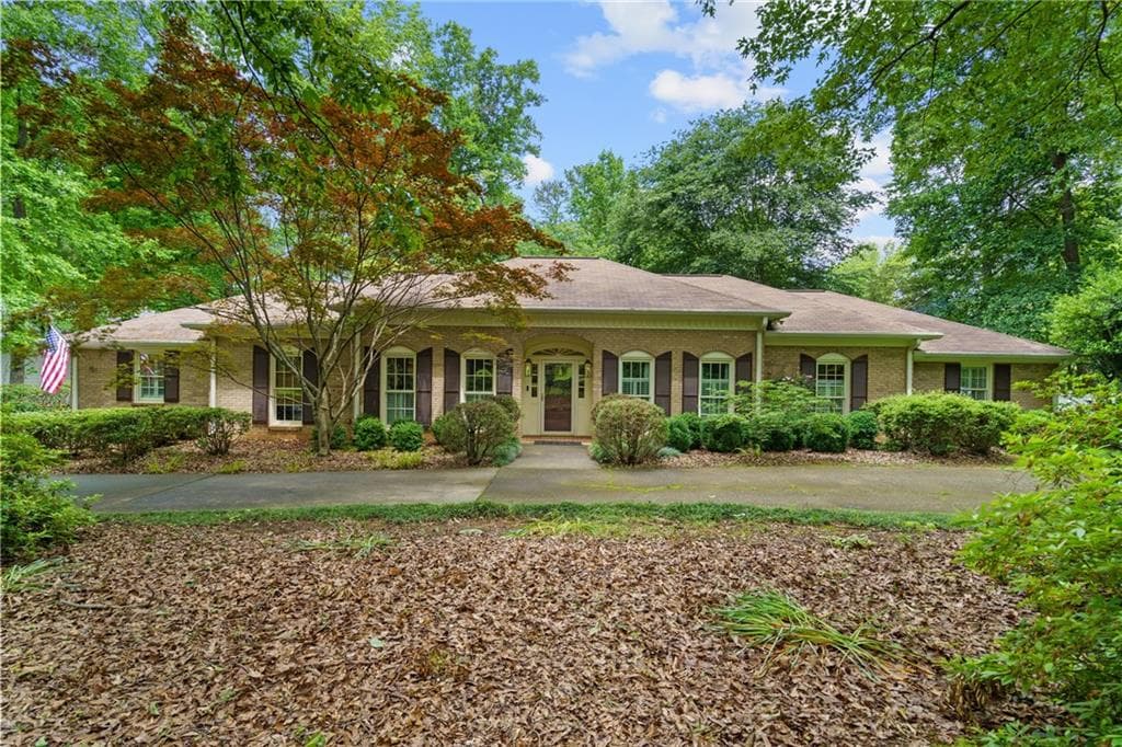 4 bedroom, 2 bathroom, 2,606 sq ft single family residence sold at 11190 Hembree Springs Drive, Roswell, GA 30076