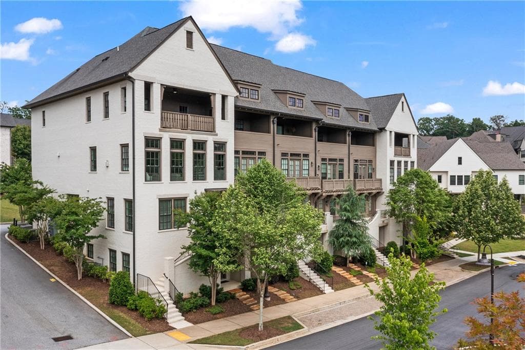 4 bedroom, 5 bathroom townhouse sold at 6763 Encore Boulevard, Atlanta, GA 30328