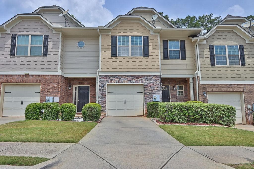 3 bedroom, 3 bathroom, 1,900 sq ft townhouse sold at 2003 Burns View Lane, Lawrenceville, GA 30044