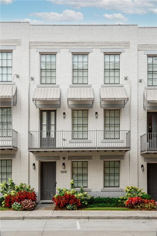 3 bedroom, 4 bathroom, 2,576 sq ft townhouse sold at 312 Stonemont Drive, Atlanta, GA 30305