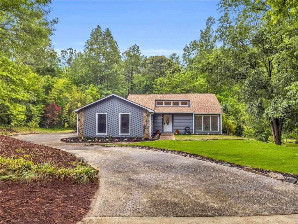 3 bedroom, 2 bathroom single family residence sold at 1997 N Landing Way, Marietta, GA 30066