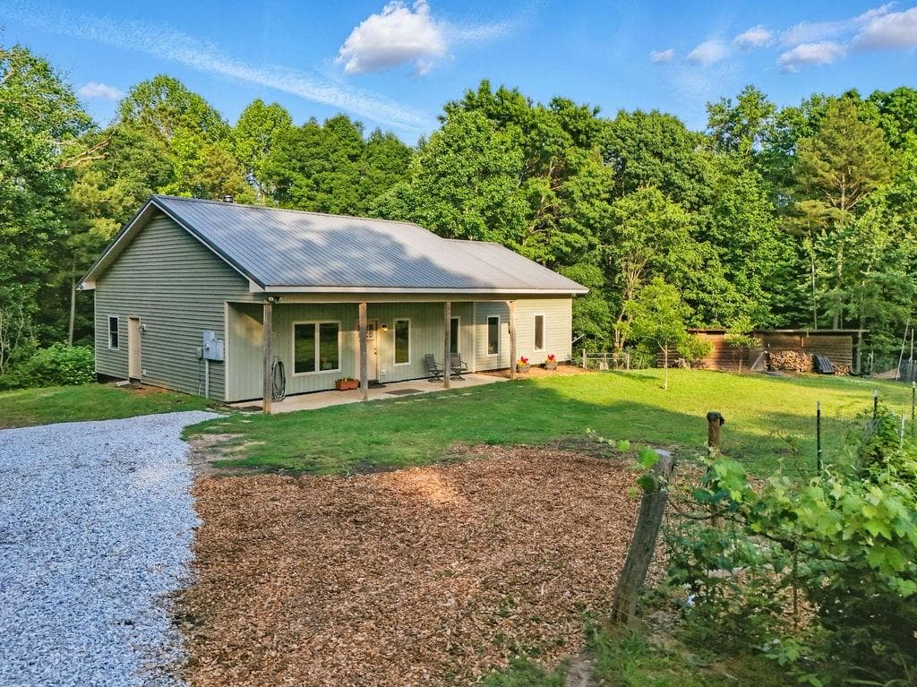 4 bedroom, 2 bathroom, 1,792 sq ft single family residence sold at 5395 Buffington, Gillsville, GA 30543