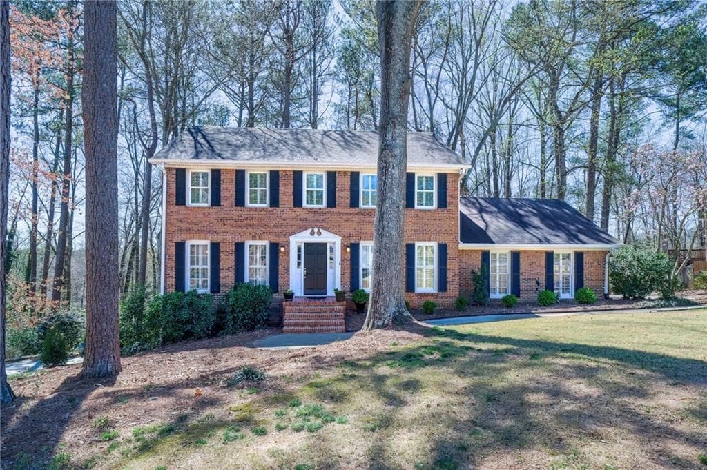 5 bedroom, 3 bathroom, 3,495 sq ft single family residence sold at 725 Glengary Way, Atlanta, GA 30342