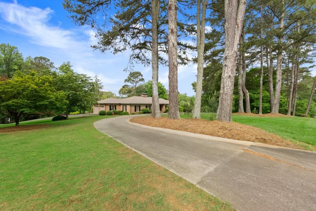 4 bedroom, 4 bathroom single family residence sold at 607 E Lake Drive, Gainesville, GA 30506