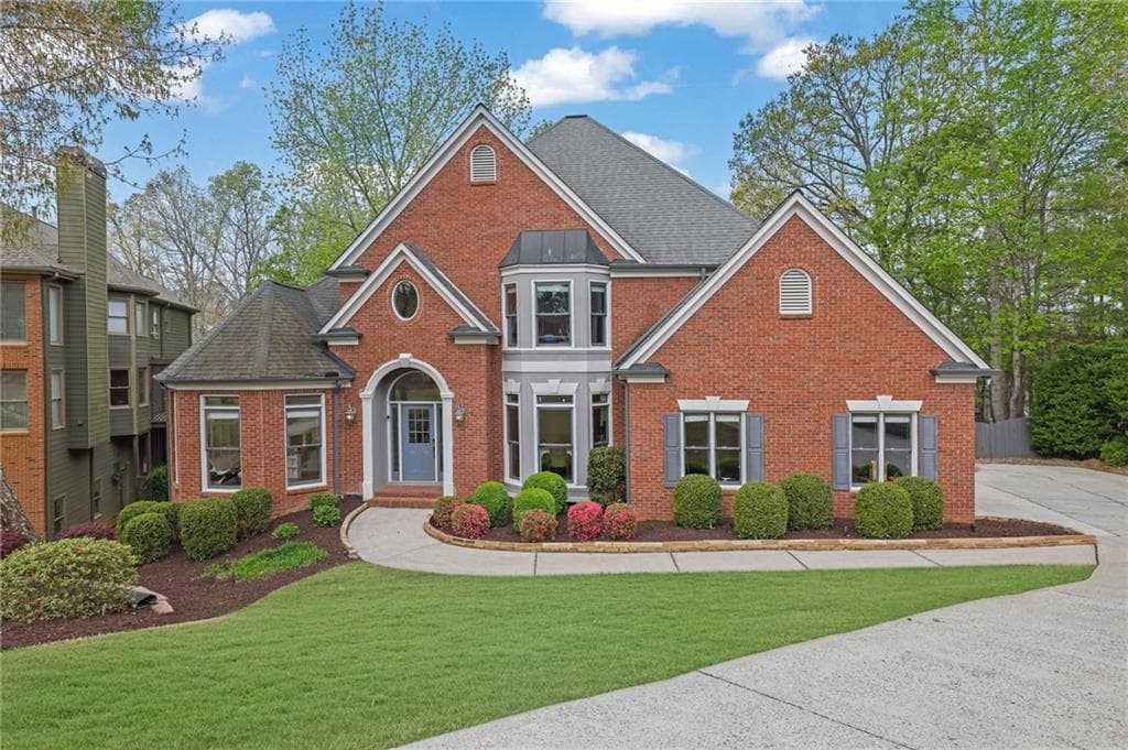 6 bedroom, 5 bathroom single family residence sold at 1025 Saint Marks Walk, Suwanee, GA 30024