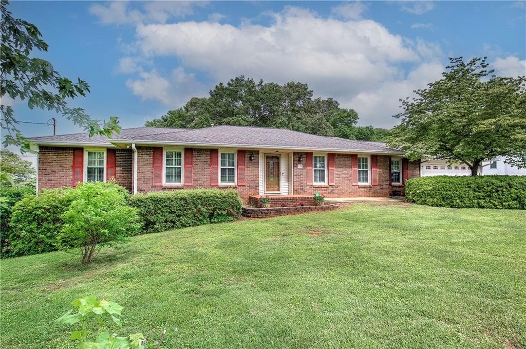 121 Arrowhead Drive, Cartersville, GA 30120 — most recent listing photo
