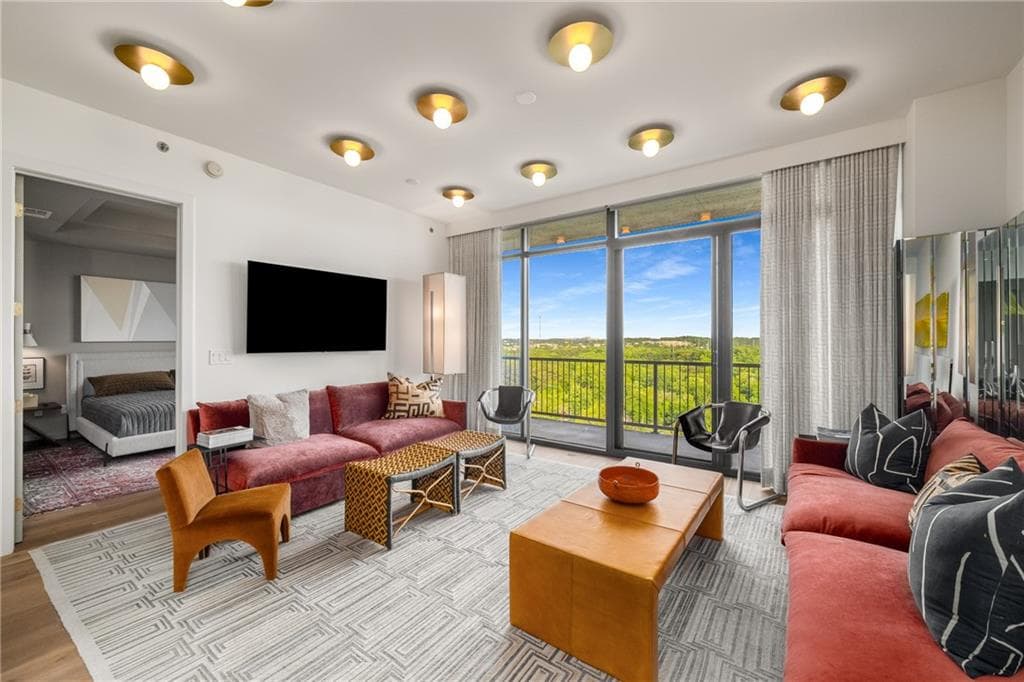 1 bedroom, 2 bathroom, 1,163 sq ft condominium sold at 2233 Peachtree Road 1207, Atlanta, GA 30309