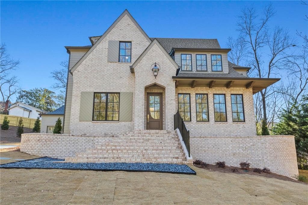 6 bedroom, 4 bathroom single family residence sold at 375 Chattahoochee Street, Roswell, GA 30075
