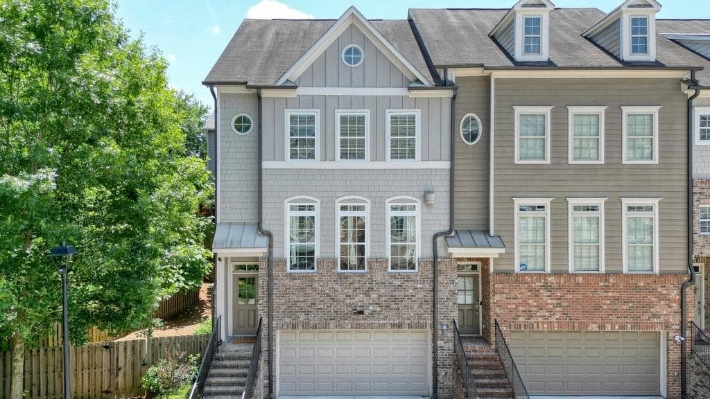 3 bedroom, 4 bathroom, 2,406 sq ft townhouse sold at 2093 Callaway Court, Atlanta, GA 30318