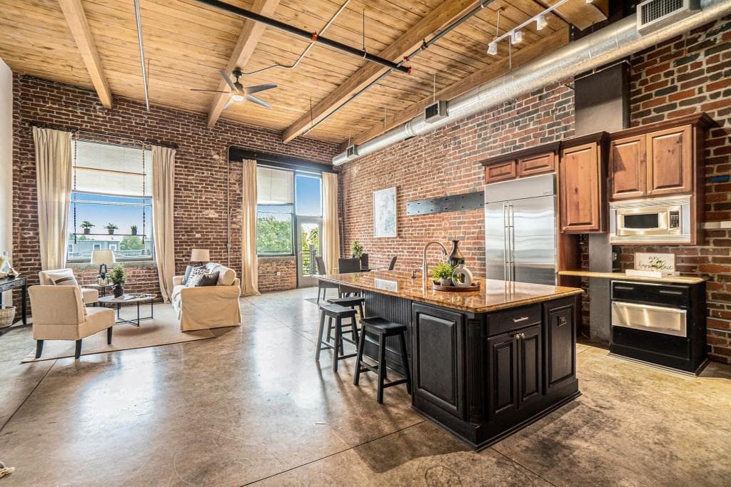 2 bedroom, 1 bathroom, 1,541 sq ft condominium sold at 204 Walker Street 319, Atlanta, GA 30313
