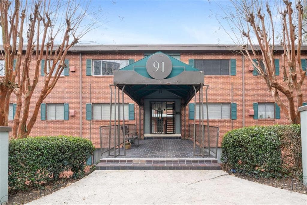 2 bedroom, 2 bathroom, 980 sq ft condominium sold at 91 Rumson Road C 30, Atlanta, GA 30305