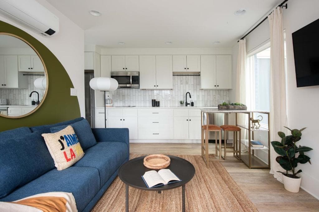 1 bedroom, 1 bathroom, 558 sq ft townhouse for rent at 542 Boulevard Place D, Atlanta, GA 30308 for $3,000 a month — photo 3