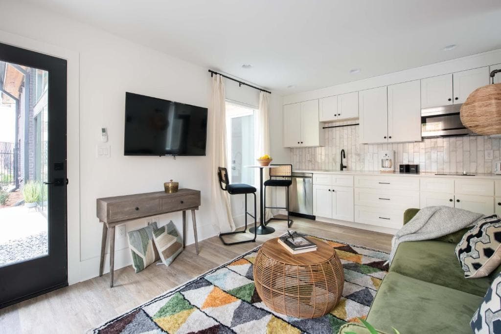 1 bedroom, 1 bathroom, 558 sq ft townhouse for rent at 542 Boulevard Place C, Atlanta, GA 30308 for $3,000 a month — photo 7