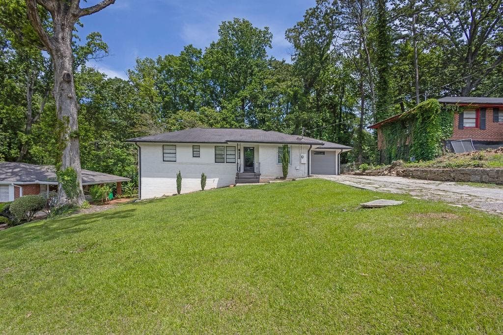 4 bedroom, 2 bathroom, 1,329 sq ft single family residence for sale at 2636 Flagstone Drive, Atlanta, GA 30316 — photo 3