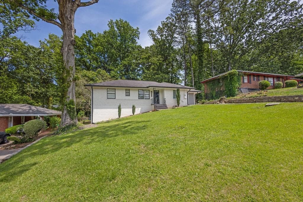 4 bedroom, 2 bathroom, 1,329 sq ft single family residence for sale at 2636 Flagstone Drive, Atlanta, GA 30316 — photo 4