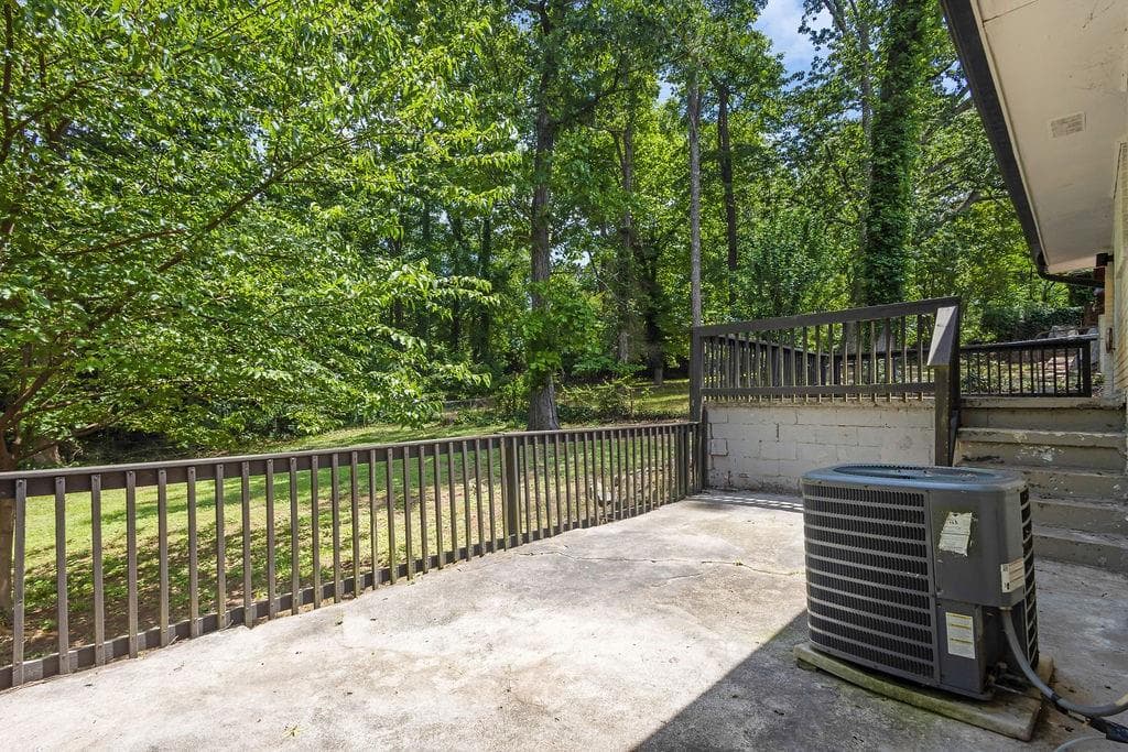 4 bedroom, 2 bathroom, 1,329 sq ft single family residence for sale at 2636 Flagstone Drive, Atlanta, GA 30316 — photo 8