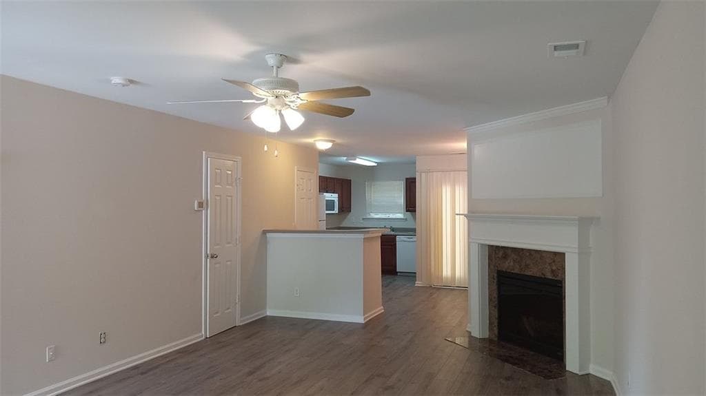 2 bedroom, 3 bathroom, 1,546 sq ft townhouse for rent at 755 CRESTWELL Circle, Atlanta, GA 30331 for $1,600 a month — photo 4