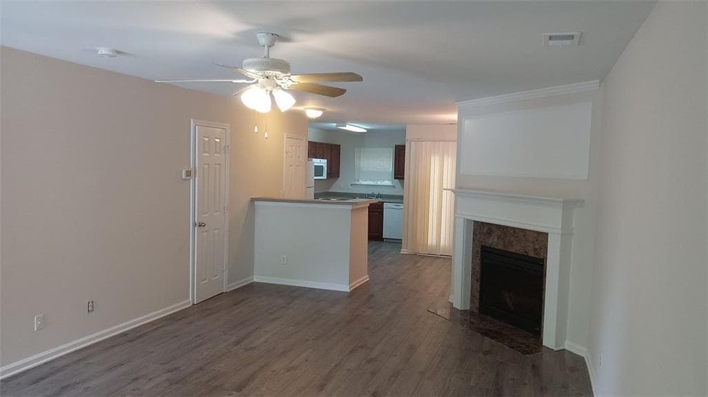 2 bedroom, 3 bathroom, 1,546 sq ft townhouse for rent at 755 CRESTWELL Circle, Atlanta, GA 30331 for $1,600 a month — photo 5