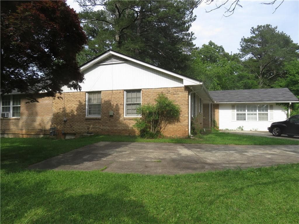 3 bedroom, 4 bathroom, 2,400 sq ft single family residence sold at 2447 Omaha Road, Atlanta, GA 30331