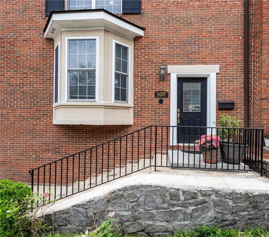 3 bedroom, 3 bathroom, 1,702 sq ft townhouse sold at 1634 Ponce de Leon Avenue 107, Atlanta, GA 30307