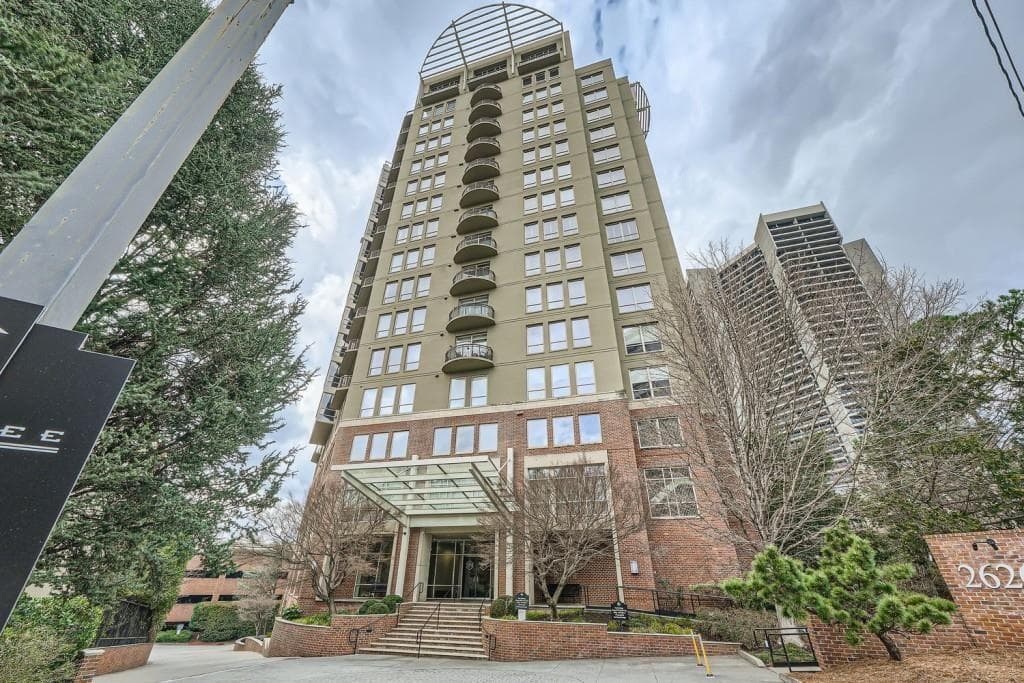 2 bedroom, 2 bathroom, 1,364 sq ft condominium sold at 2626 Peachtree Road 804, Atlanta, GA 30305