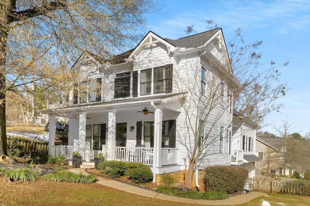 3 bedroom, 3 bathroom single family residence sold at 1399 Knob Hill Court, Atlanta, GA 30316
