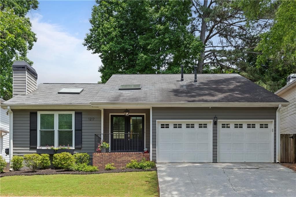 3 bedroom, 3 bathroom single family residence sold at 1217 Club Walk Drive, Brookhaven, GA 30319