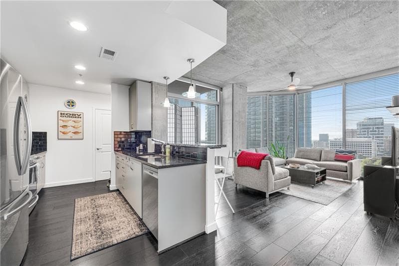 2 bedroom, 2 bathroom, 1,350 sq ft condominium sold at 860 Peachtree Street 1502, Atlanta, GA 30308
