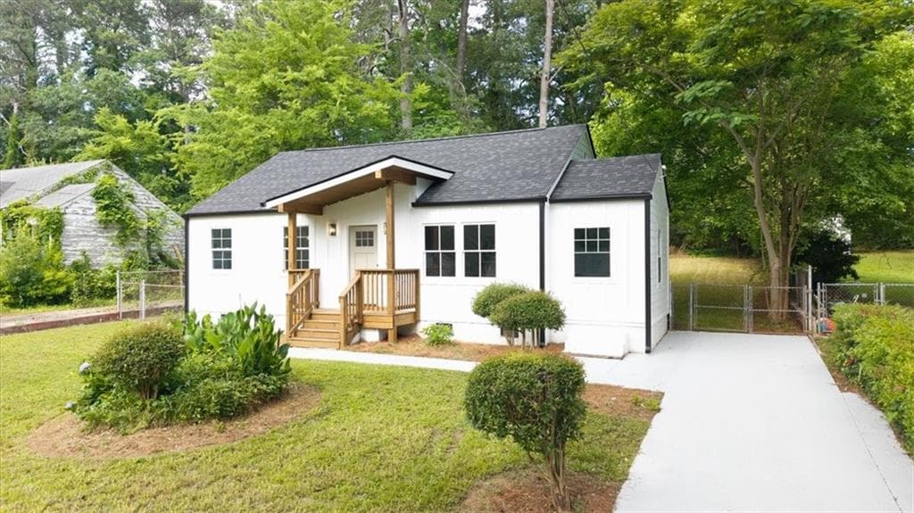 3 bedroom, 2 bathroom, 1,417 sq ft single family residence sold at 1111 Edgefield Drive, Atlanta, GA 30310