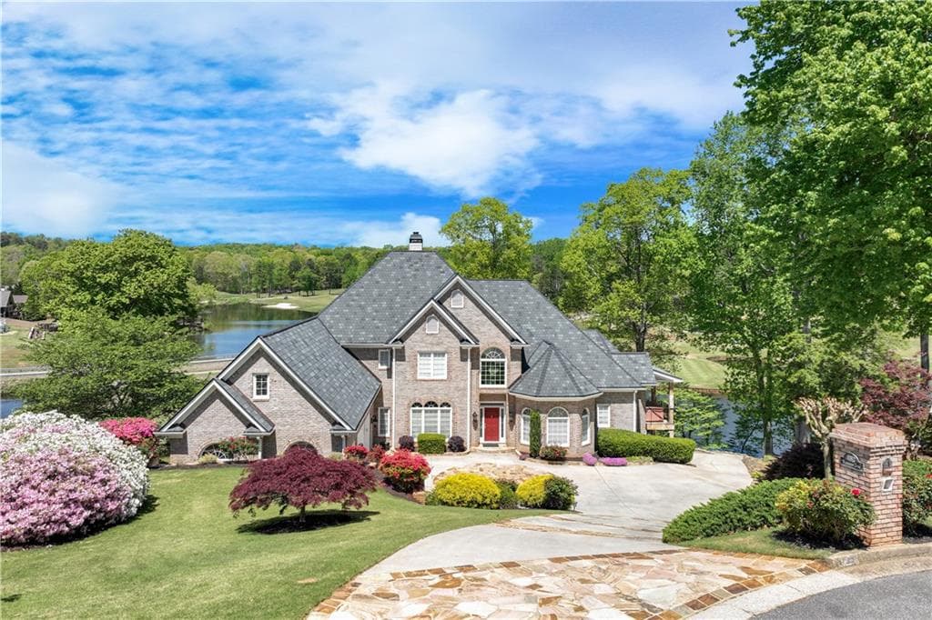 5 bedroom, 7 bathroom single family residence sold at 4613 Blakeford Court, Flowery Branch, GA 30542