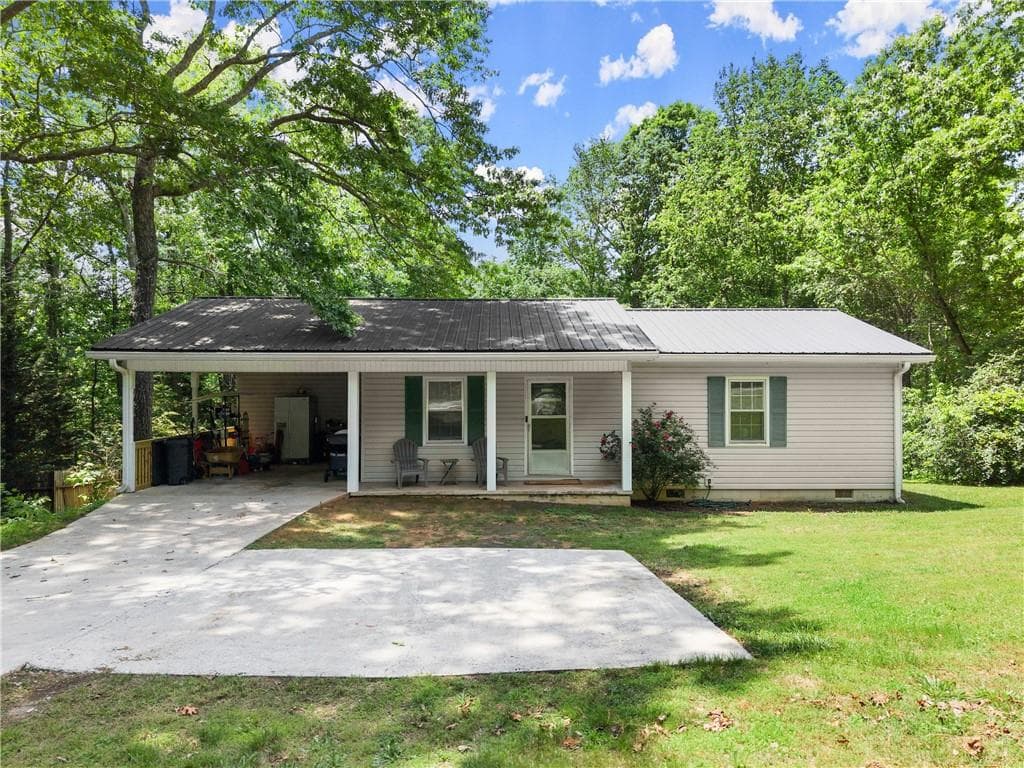 3 bedroom, 1 bathroom single family residence sold at 153 Garrison Drive, Cleveland, GA 30528