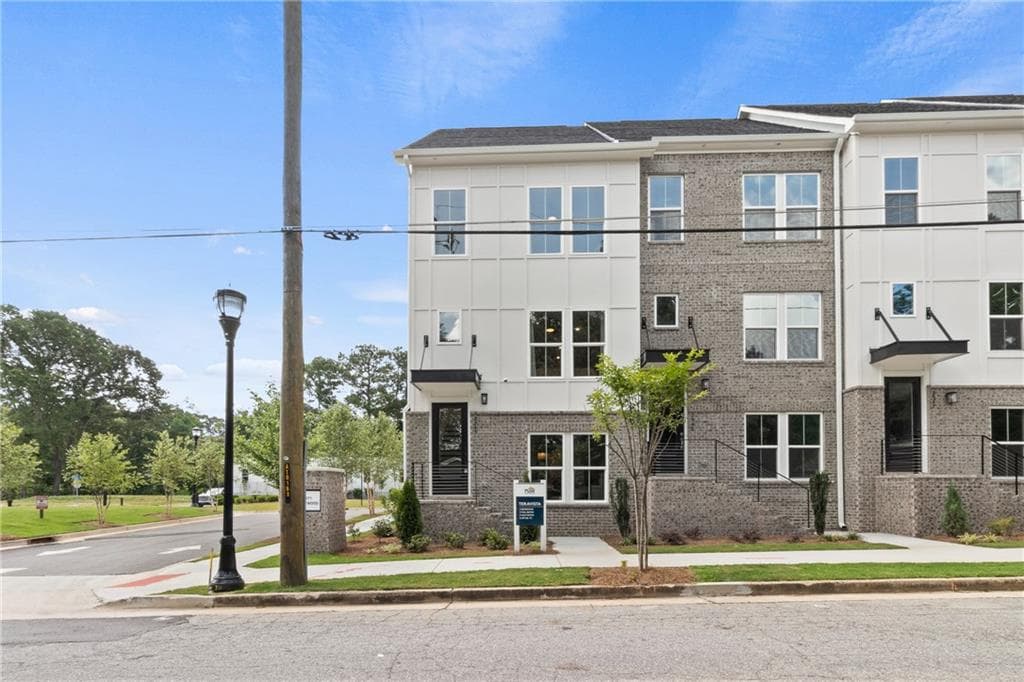 3 bedroom, 5 bathroom, 2,139 sq ft townhouse sold at 2535 Astaire Court, Atlanta, GA 30318