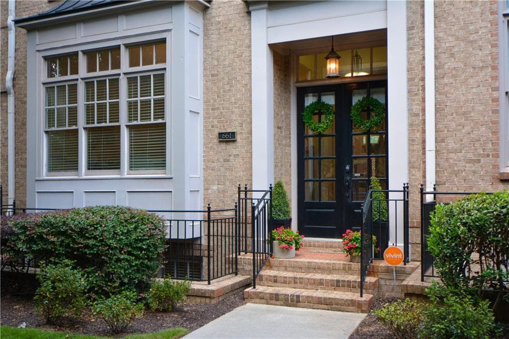 4 bedroom, 5 bathroom, 3,500 sq ft townhouse sold at 661 Lockton Place, Sandy Springs, GA 30342