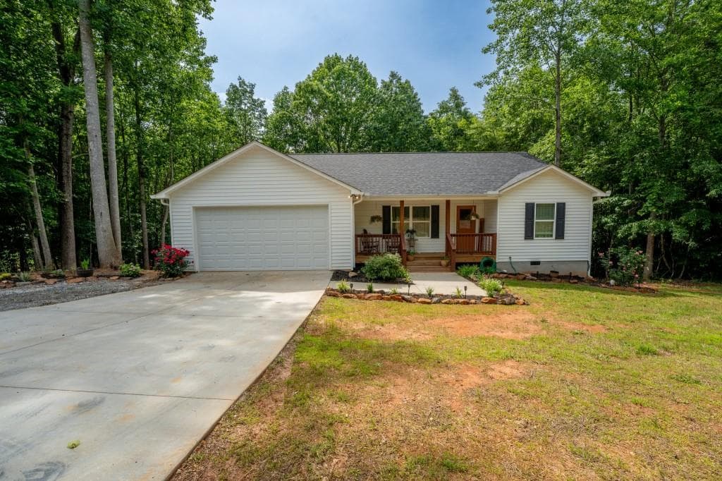 3 bedroom, 2 bathroom single family residence sold at 462 Day Star Lane, Mount Airy, GA 30563