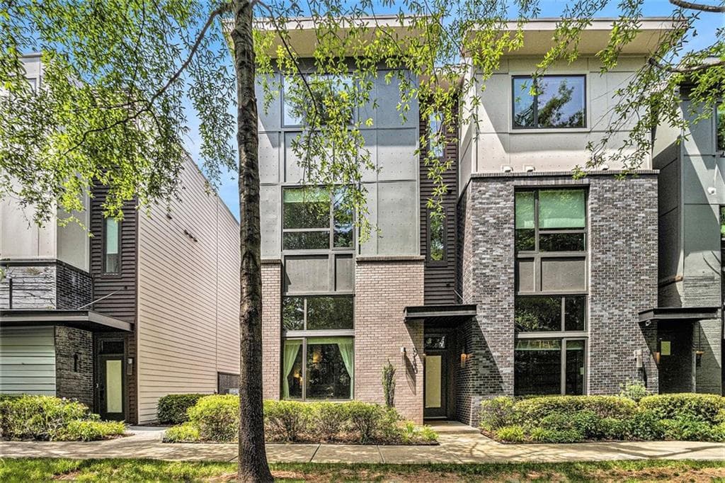 3 bedroom, 4 bathroom, 2,458 sq ft townhouse sold at 710 OAKVIEW Road, Decatur, GA 30030