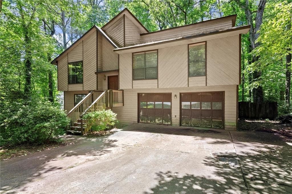 3 bedroom, 2 bathroom single family residence sold at 4949 Woodland Way, Acworth, GA 30102