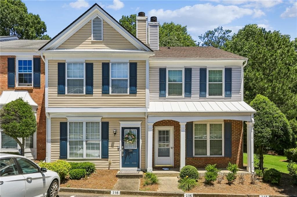 2 bedroom, 3 bathroom townhouse sold at 216 Buckland Drive, Alpharetta, GA 30022
