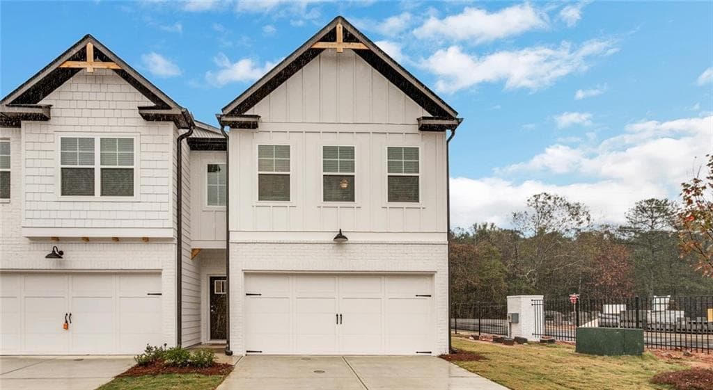 3 bedroom, 3 bathroom, 1,745 sq ft townhouse for rent at 2021 Old Covington Highway Hanover, Conyers, GA 30013 for $2,190 a month — photo 2