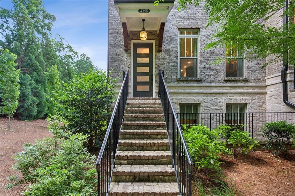 3 bedroom, 4 bathroom, 2,800 sq ft townhouse sold at 4355 Parkside Place, Sandy Springs, GA 30342