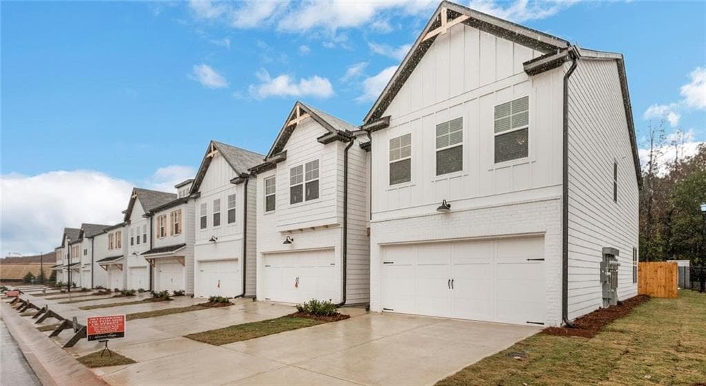3 bedroom, 3 bathroom, 1,745 sq ft townhouse for rent at 2021 Old Covington Highway 281 (Redland), Conyers, GA 30013 for $2,278 a month